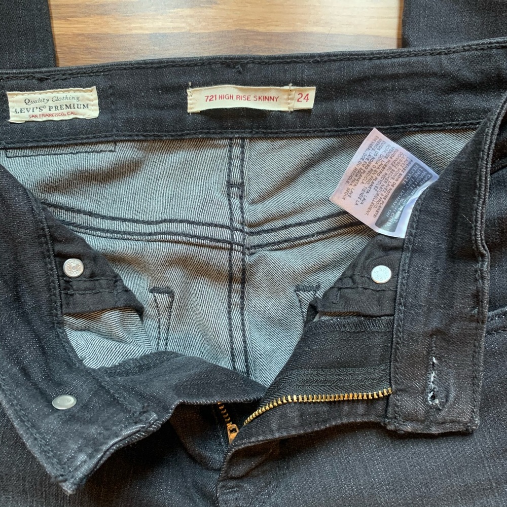 NWOT Levi’s 721 high rise skinny jeans w/ silver - Picture 5 of 5